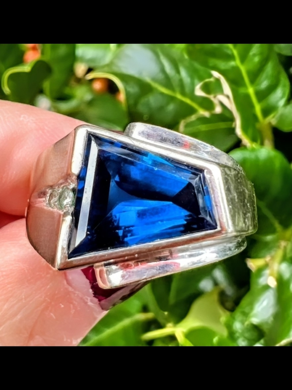 Heavy Hallmarked 10K Gold Geometric Blue Spinel Cocktail Ring 7.97 Grams